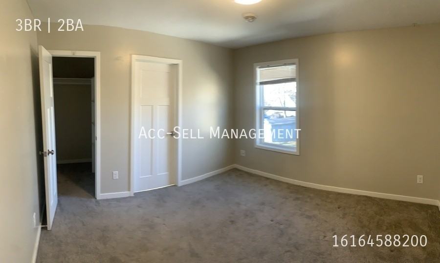 227 Dale St Ne #2 - Photo 6 of 12