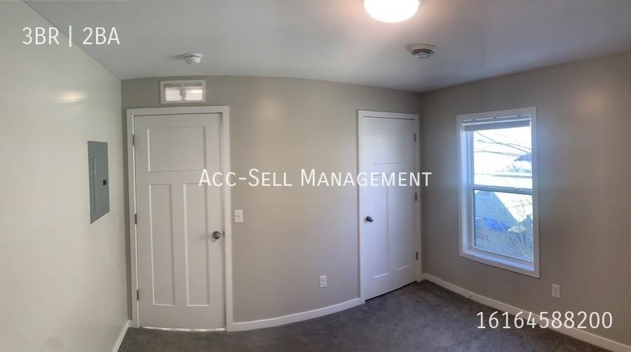 227 Dale St Ne #2 - Photo 7 of 12