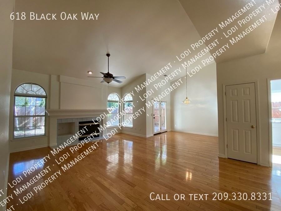 618 Black Oak Way - Photo 2 of 20