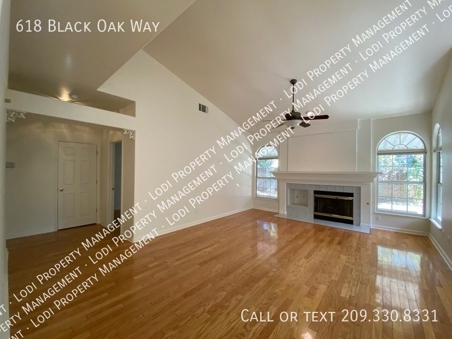 618 Black Oak Way - Photo 3 of 20