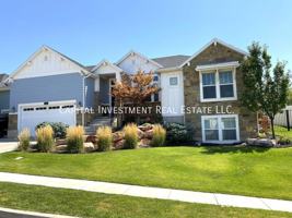 featured image of 224 E Pace Ln