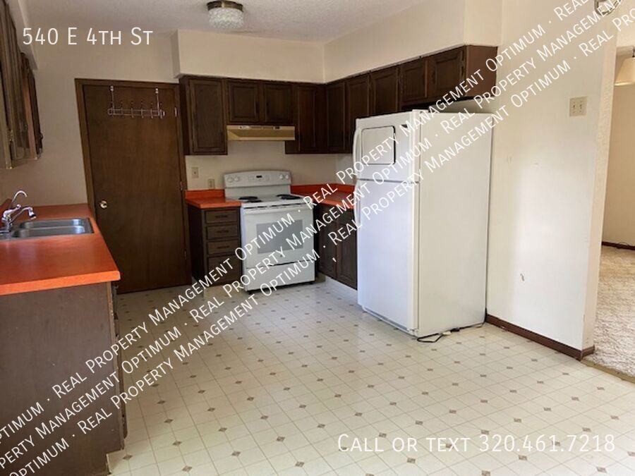 540 E 4th St - Photo 3 of 16