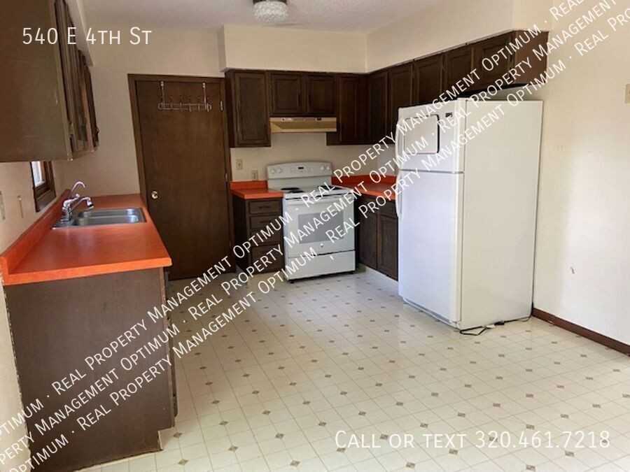 540 E 4th St - Photo 4 of 16