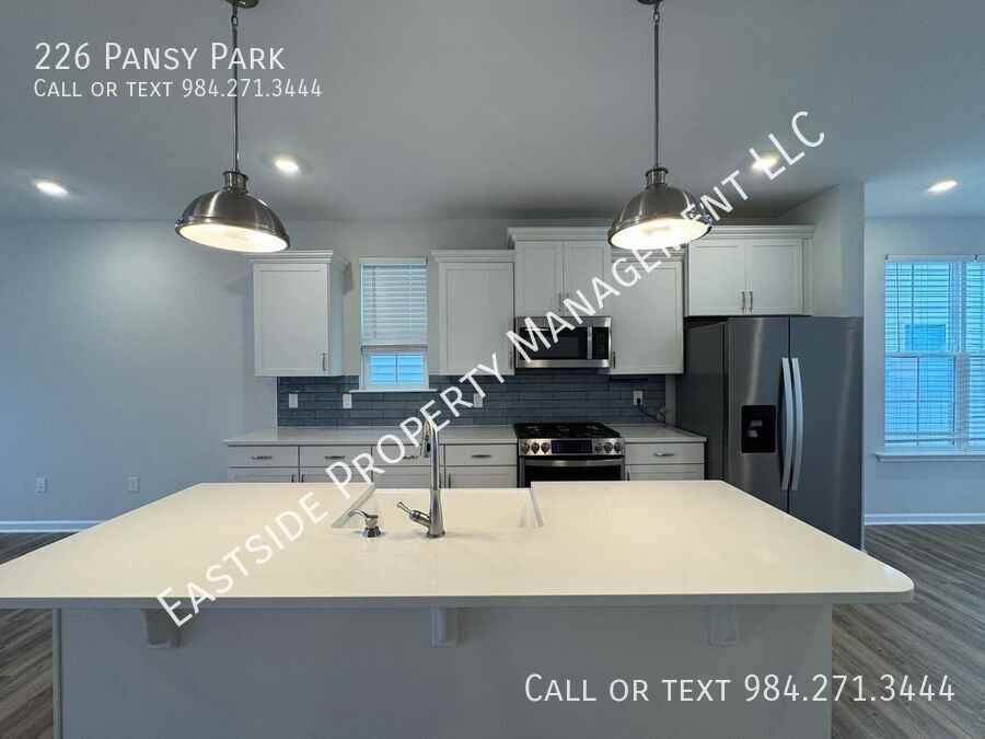 226 Pansy Park - Photo 3 of 20