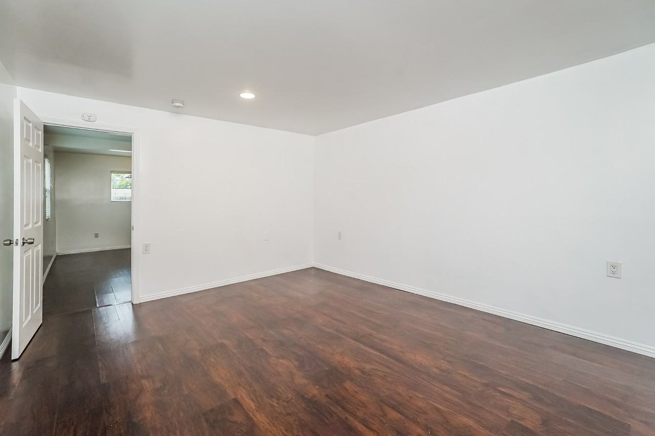 903 E Colden Ave - Photo 3 of 15