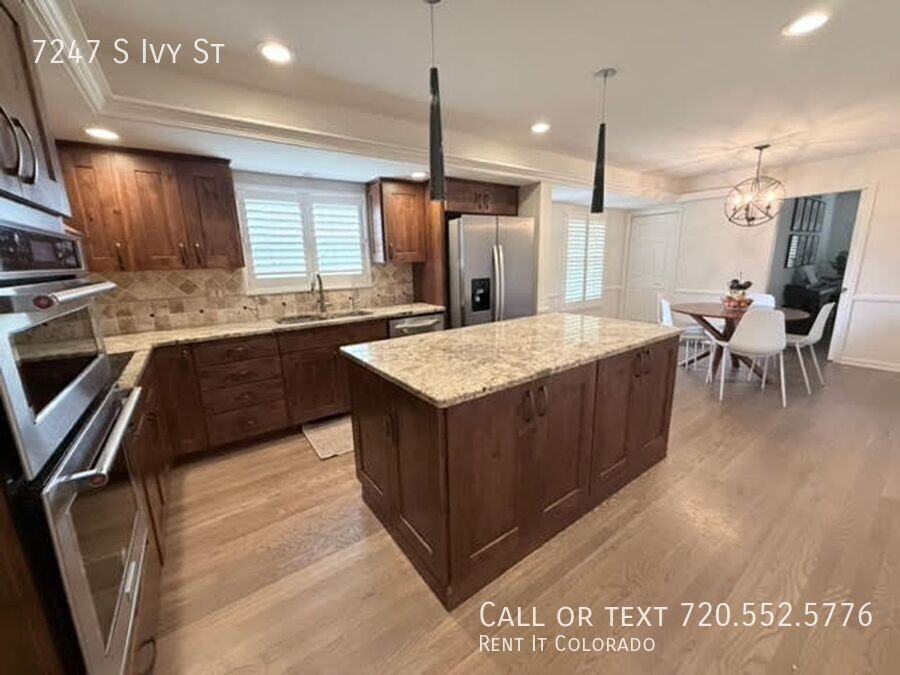 7247 S Ivy St - Photo 2 of 15