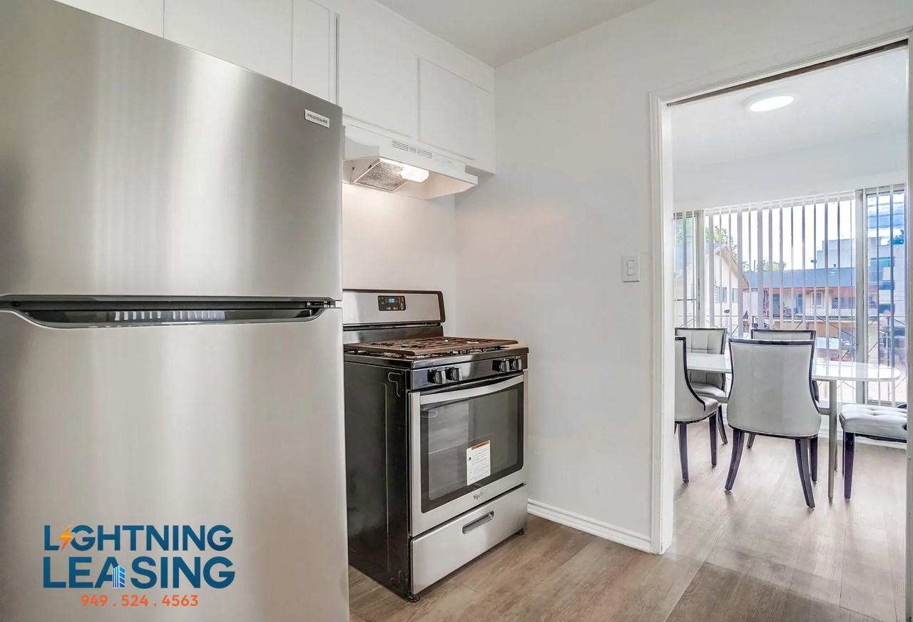 12310 Chandler Blvd #41A - Photo 5 of 15