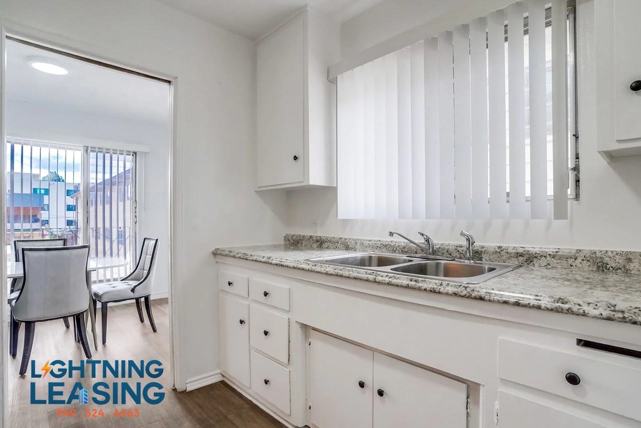 12310 Chandler Blvd #41A - Photo 6 of 15