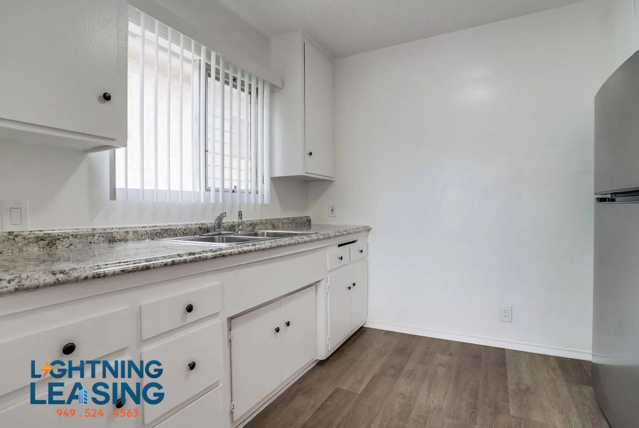 12310 Chandler Blvd #41A - Photo 7 of 15