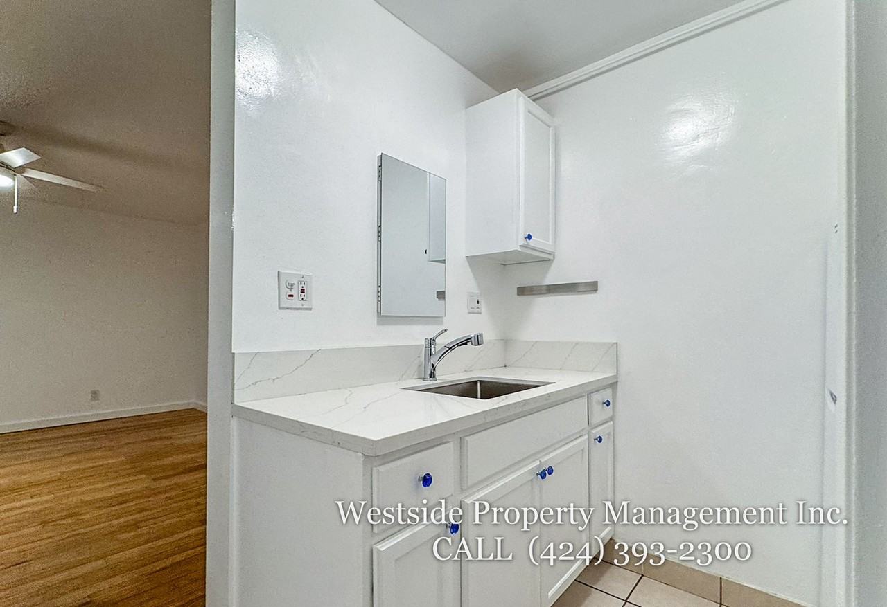 416 Rose Ave #4 - Photo 6 of 9