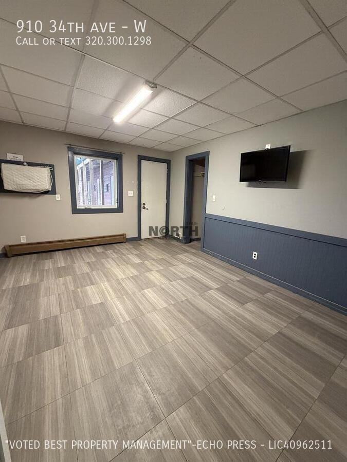 910 34th Ave W #W - Photo 5 of 44