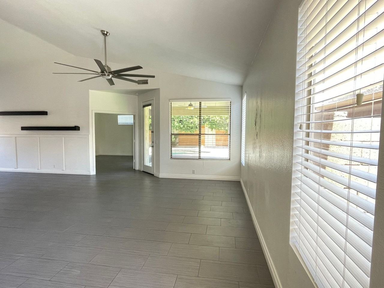 2670 E Hulet Dr - Photo 3 of 30
