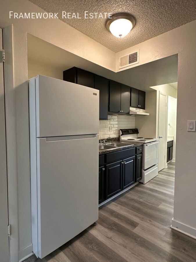 1380 W Mississippi Ave #302 - Photo 5 of 29