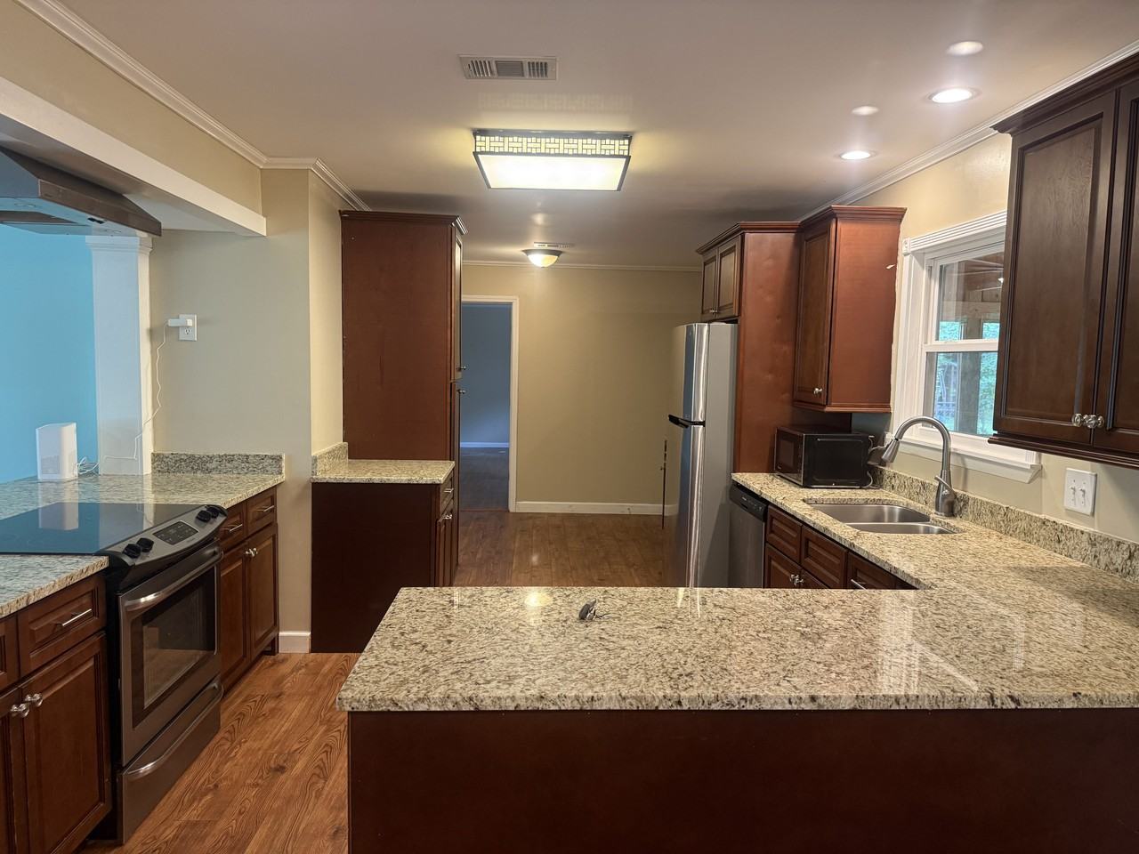 201 King Cotton Rd - Photo 4 of 15