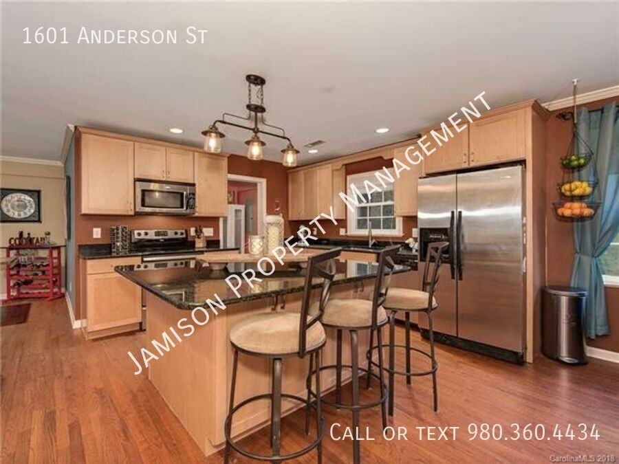 1601 Anderson St - Photo 2 of 7