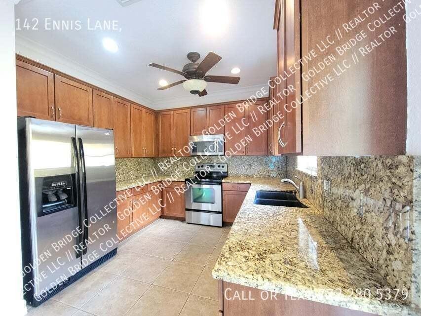 142 Ennis Ln - Photo 2 of 11