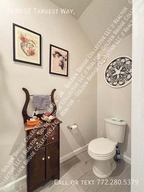 2410 Se Tarvest Way - Photo 4 of 12