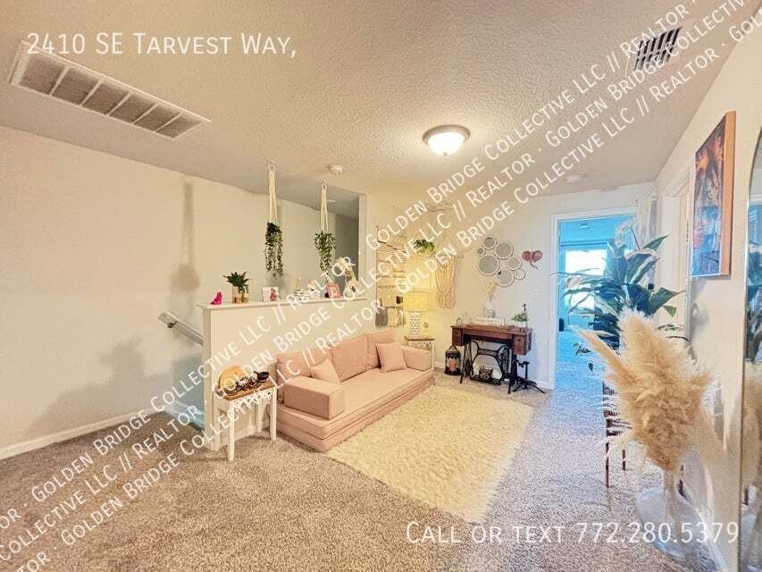 2410 Se Tarvest Way - Photo 5 of 12