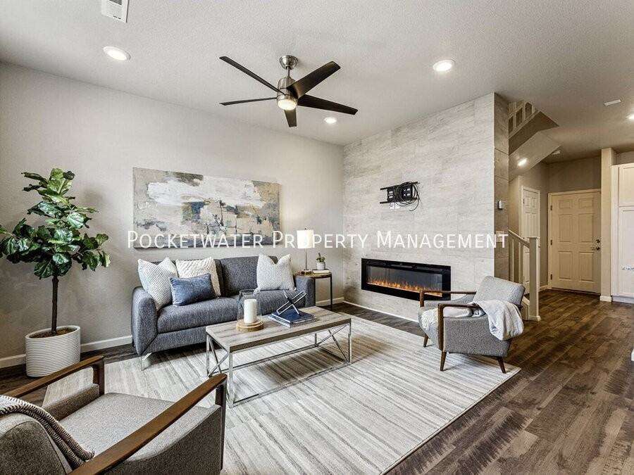 176 Ambrose St - Photo 2 of 15
