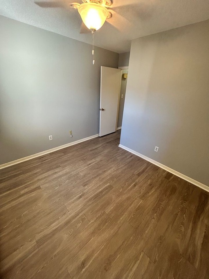 3379 Division Ave Sw - Photo 3 of 9