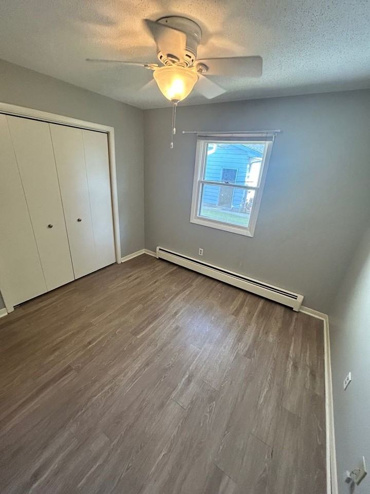3379 Division Ave Sw - Photo 4 of 9