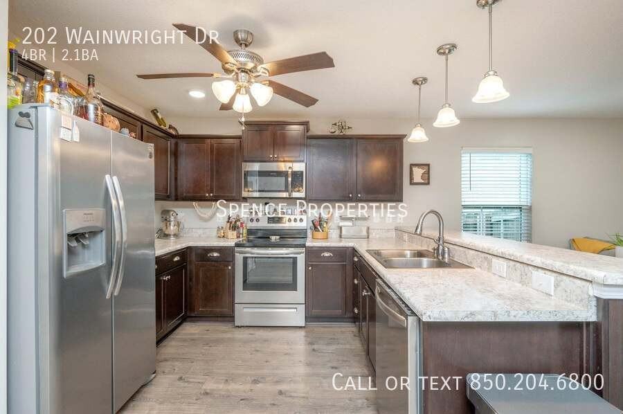 202 Wainwright Dr - Photo 5 of 40