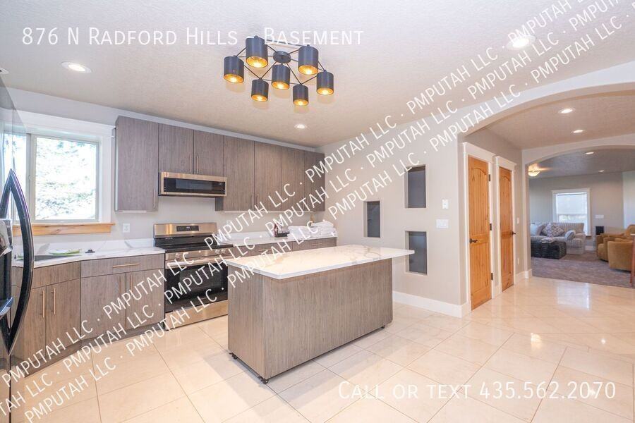 876 N Radford Ln #BS