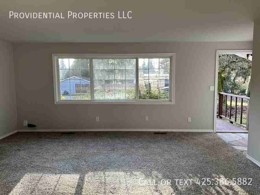 9510 Ne 201st St - Photo 4 of 17