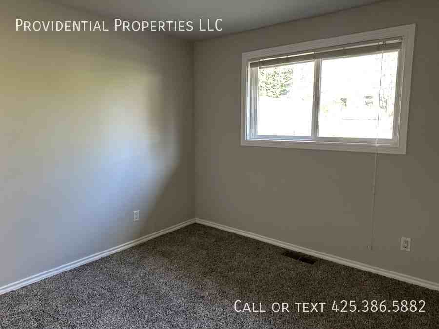 9510 Ne 201st St - Photo 6 of 17