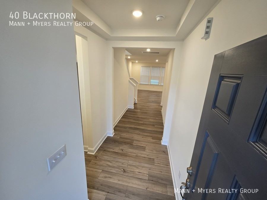 40 Blackthorn Ln - Photo 3 of 34