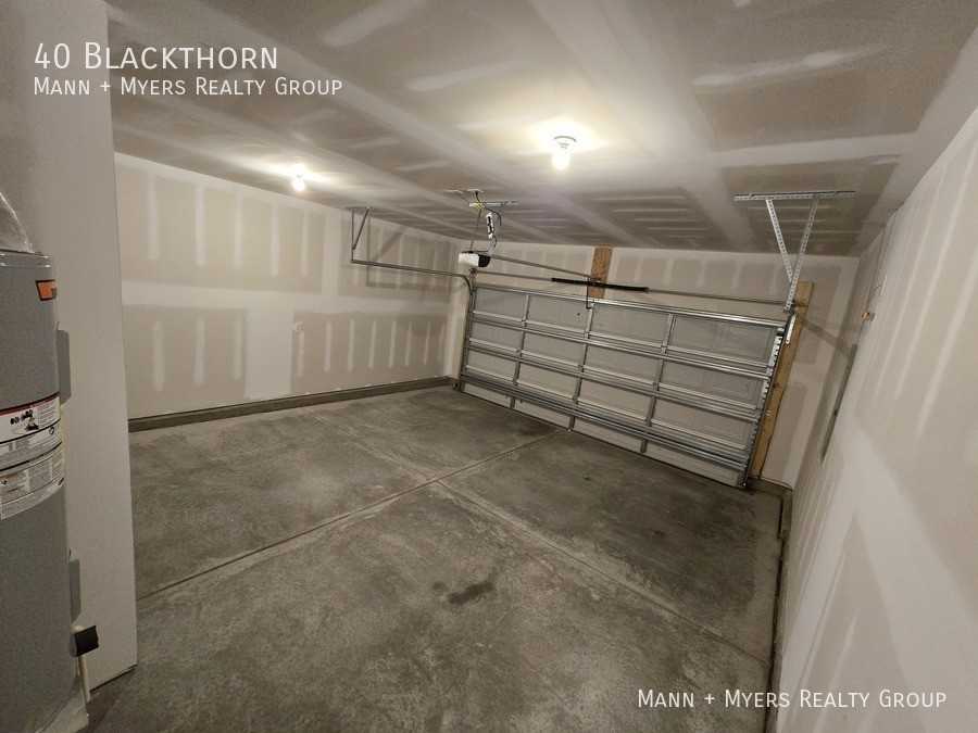 40 Blackthorn Ln - Photo 7 of 34
