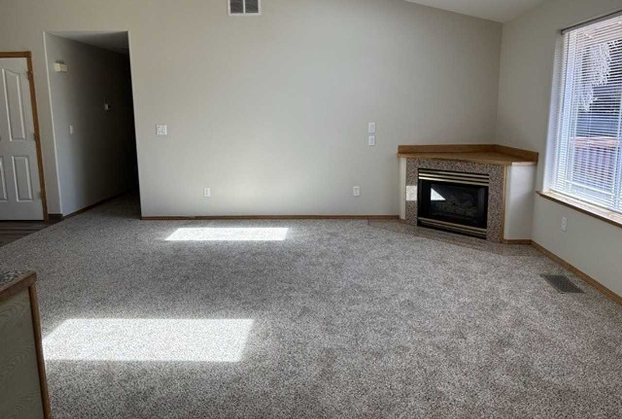 1398 Northern Heights Loop Ne - Photo 2 of 17