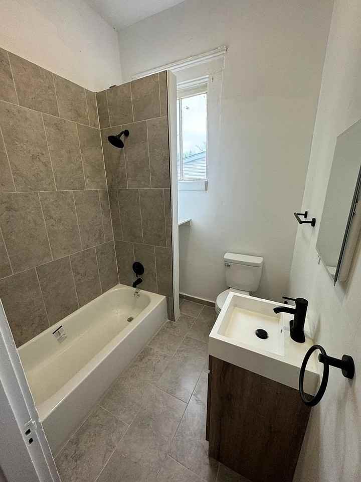 3107 Portland Ave #2 - Photo 4 of 8