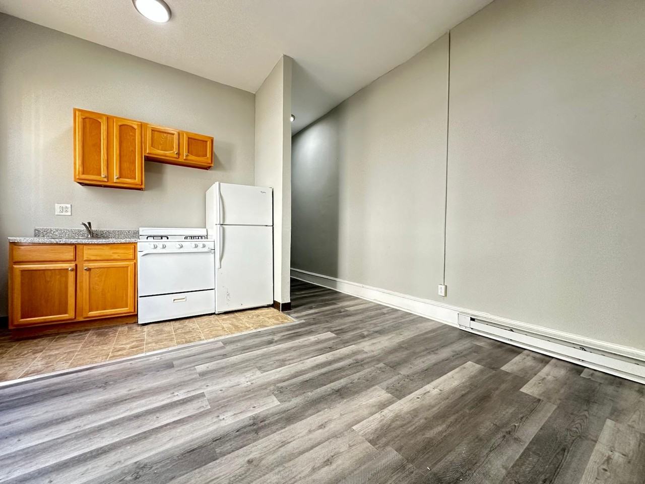 1526 N 18th St #2R - Photo 3 of 6