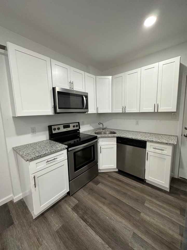 2424 N Bancroft St - Photo 2 of 6