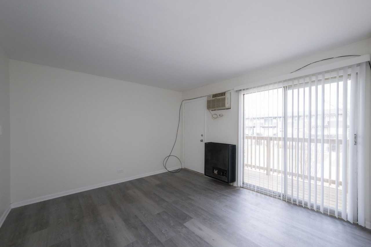 15312 Knox Ave Apt 6 - Photo 5 of 10