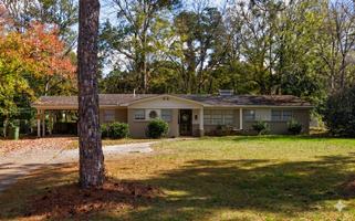 featured image of 2633 Ashlawn Dr