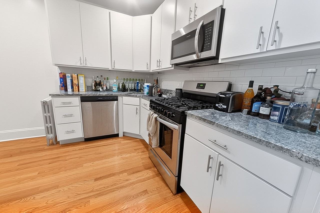 6638 N Glenwood Ave - Photo 2 of 18
