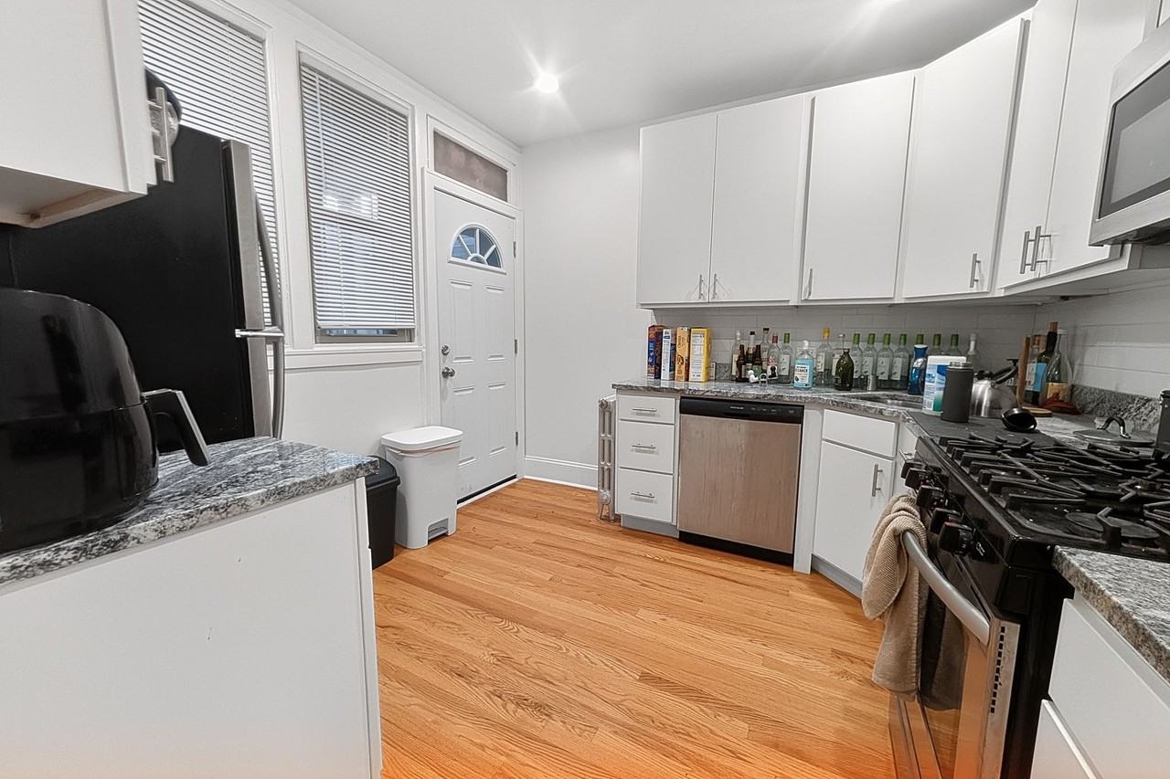 6638 N Glenwood Ave - Photo 3 of 18