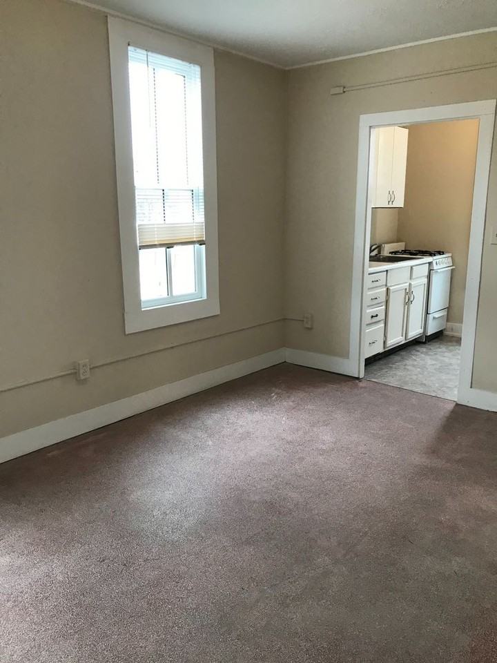 402 S 4th St #5 - Photo 2 of 6