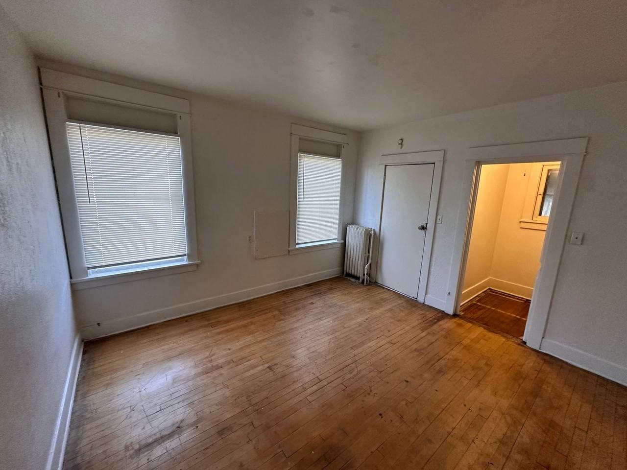 1425 1/2 N Madison St - Photo 2 of 9