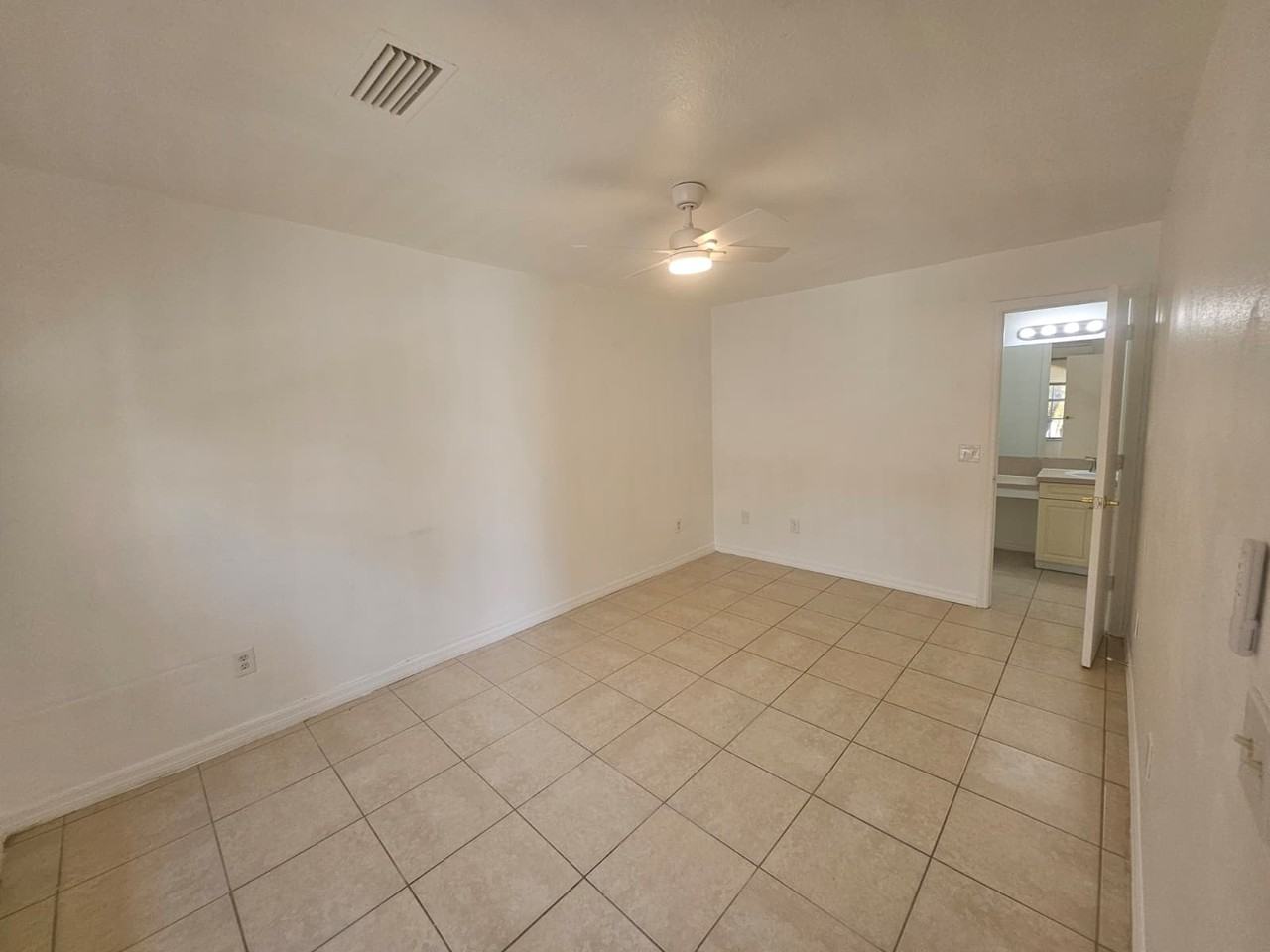 601 Washington Palm Loop #B - Photo 7 of 13