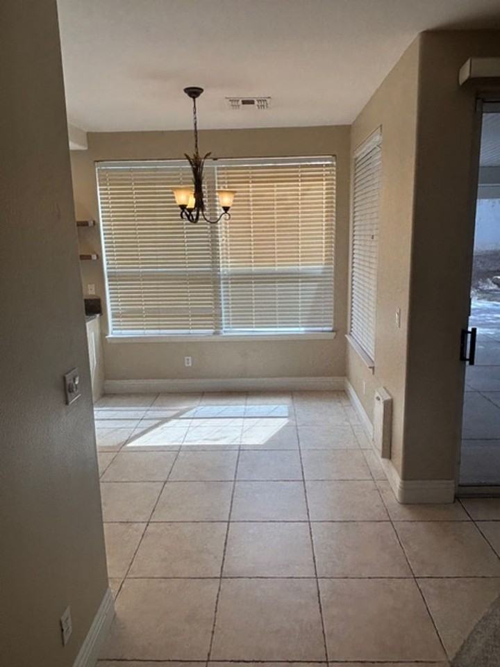 2929 Sterling Cove Dr - Photo 4 of 17