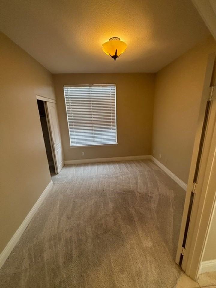 2929 Sterling Cove Dr - Photo 5 of 17