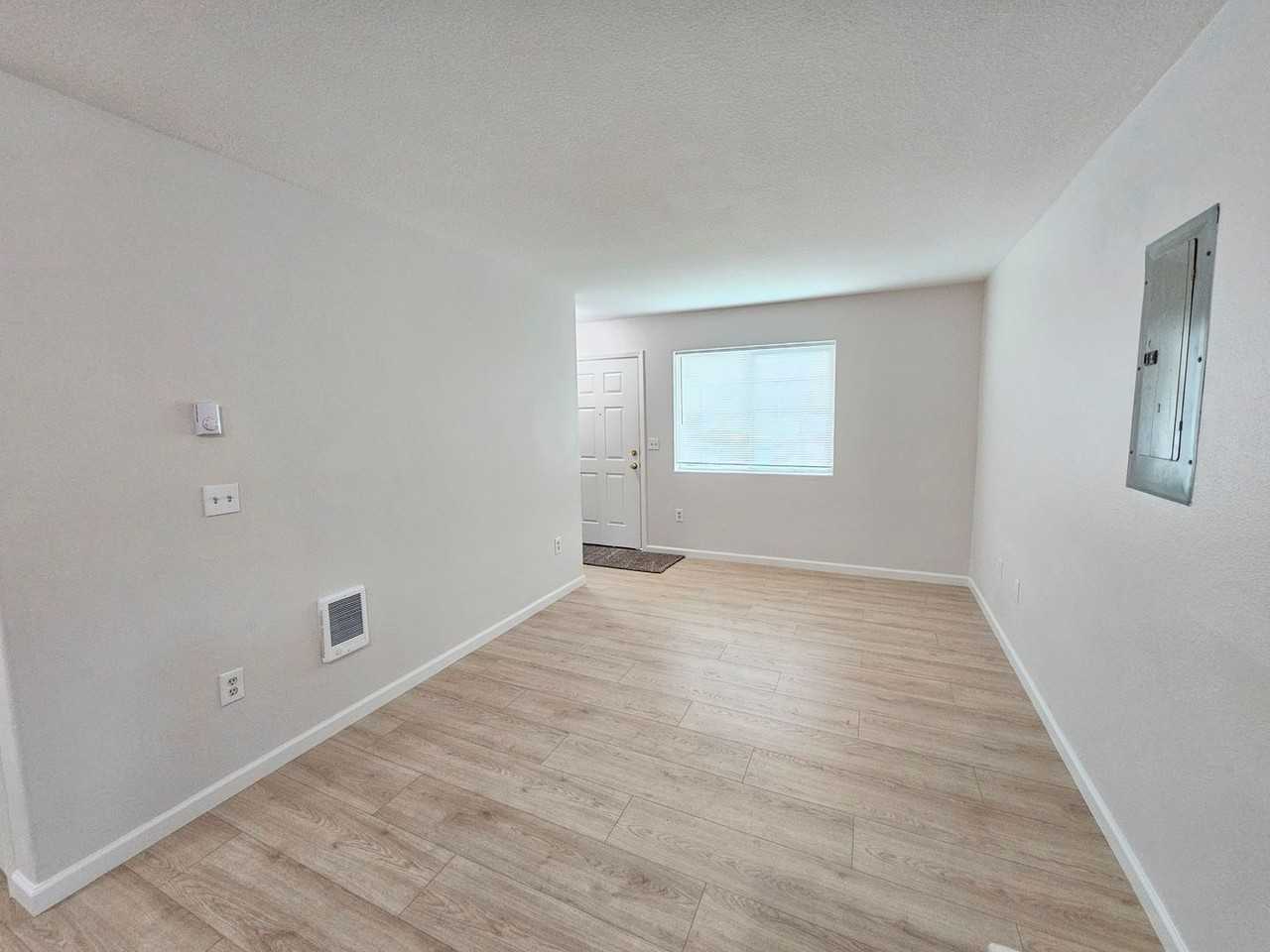 9833 N Lombard St - Photo 2 of 18