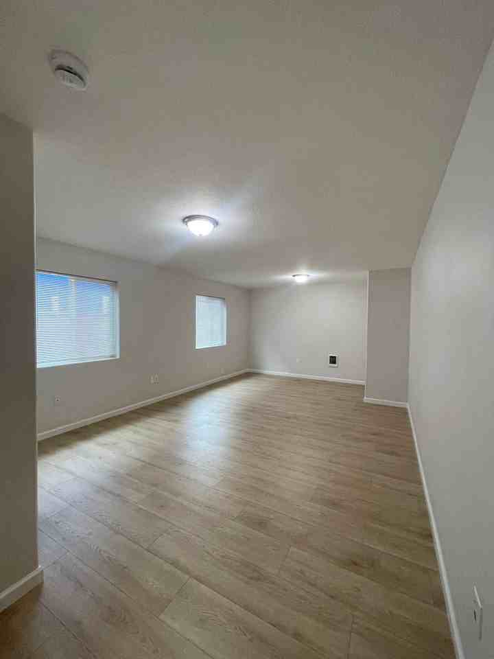 9833 N Lombard St - Photo 4 of 18