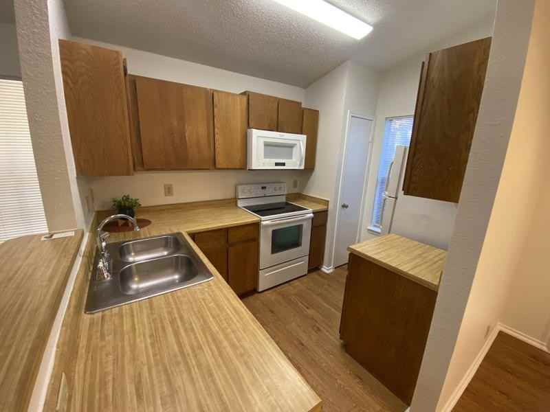 8917 Hambledon Dr #1 - Photo 4 of 10