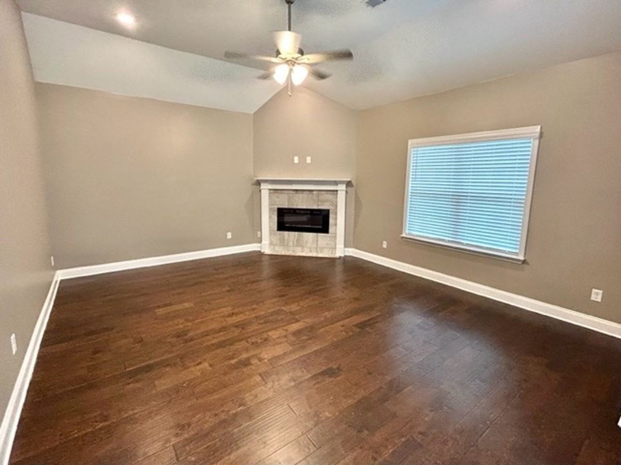 6321 Darwood Dr - Photo 3 of 15