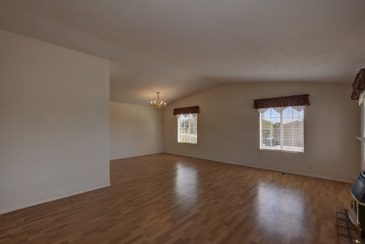 2924 Kendra Dr - Photo 6 of 26