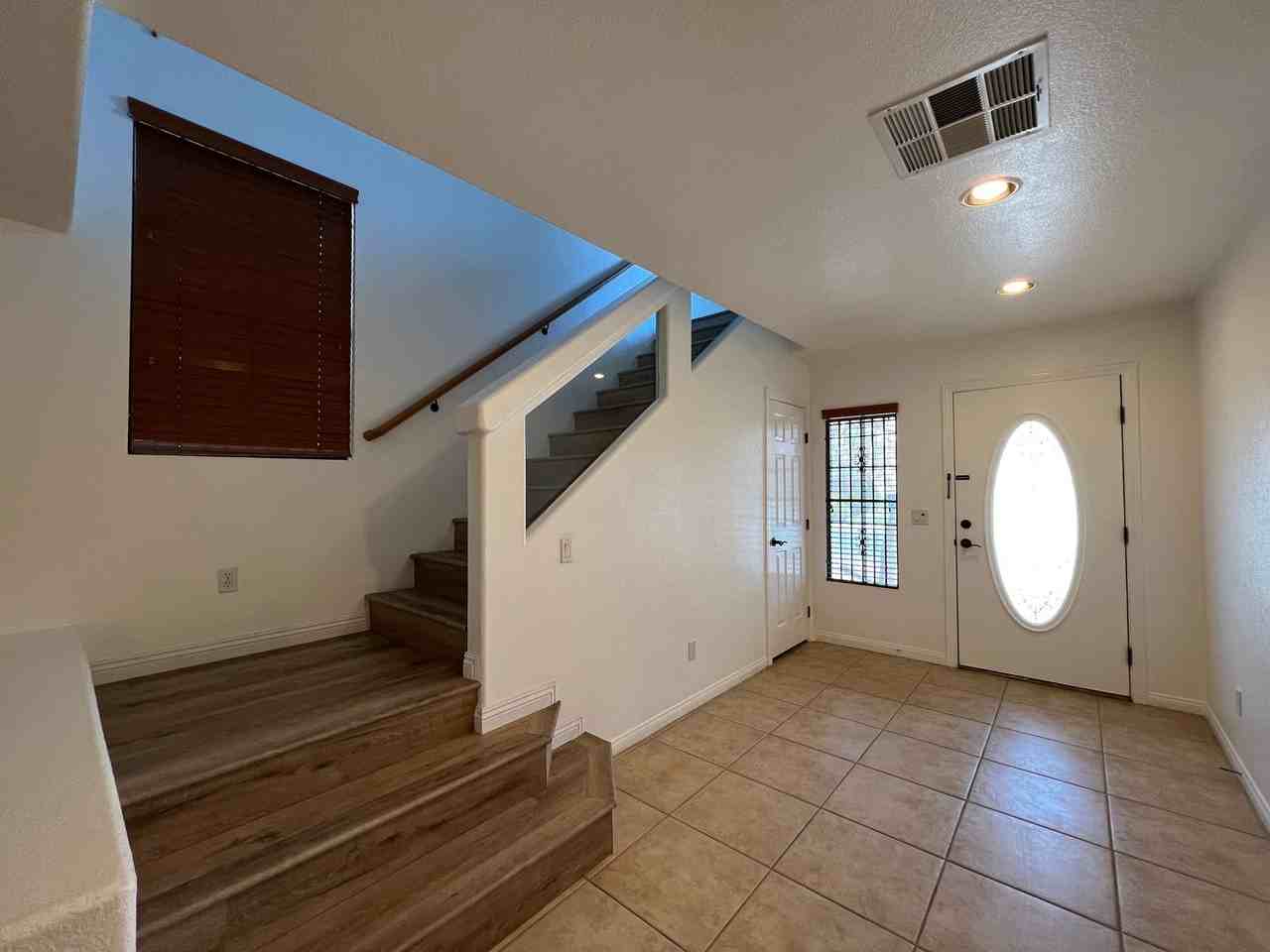 5561 Anticipation Ct - Photo 3 of 25